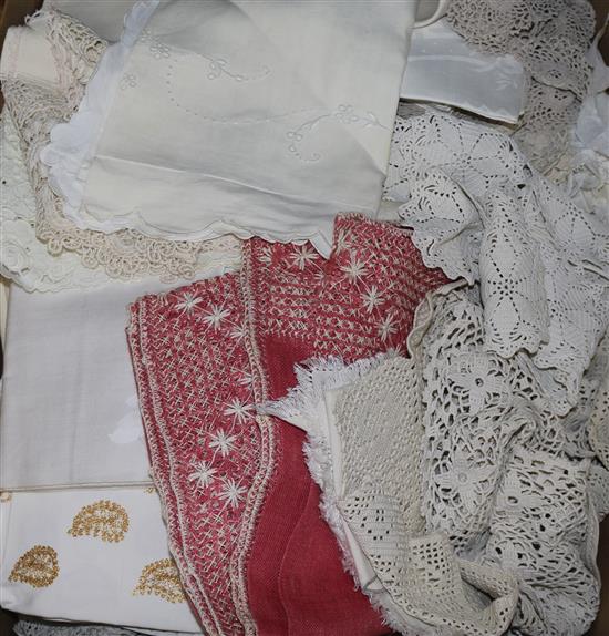 Two suitcases of mixed linens